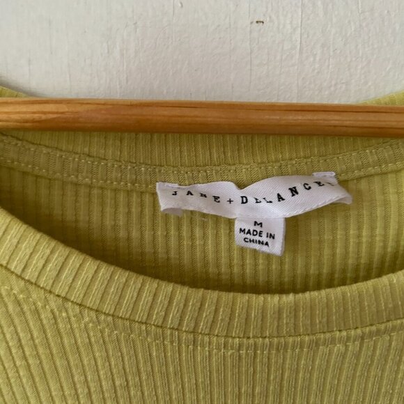 Jane and Delancey Top Womens Medium Yellow Ribbed Round Neck Puff Sleeves FLAW - Picture 3 of 6